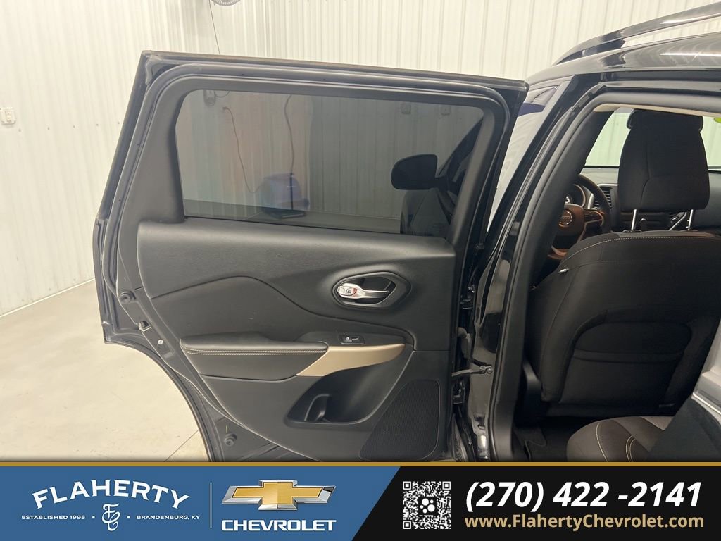 Used 2018 Jeep Cherokee Latitude w/ Altitude Package image 10