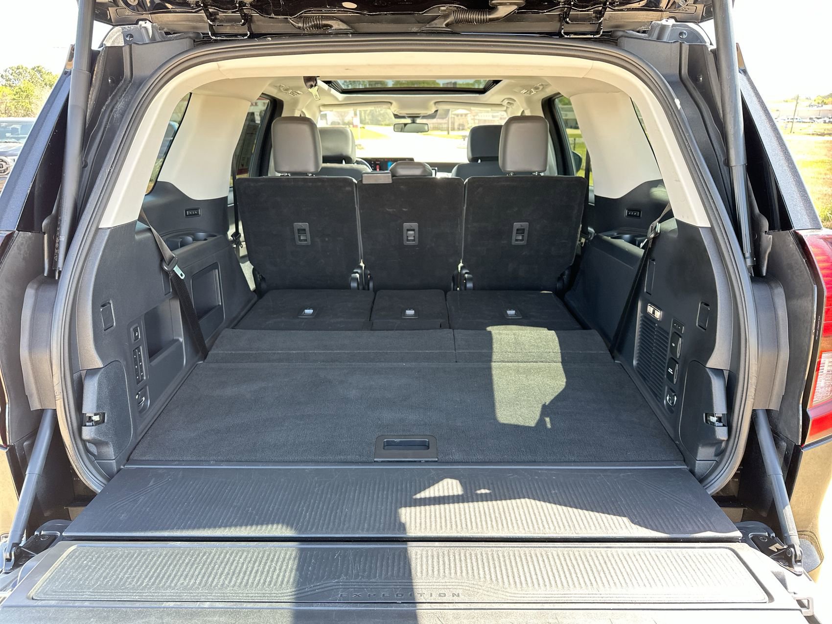 Used 2025 Ford Expedition Active AWD/4WD image 28