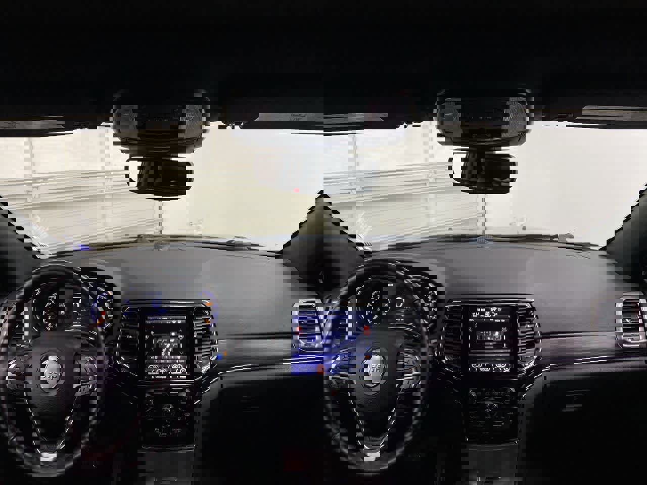 Used 2019 Jeep Grand Cherokee Limited w/ Luxury Group II image 12