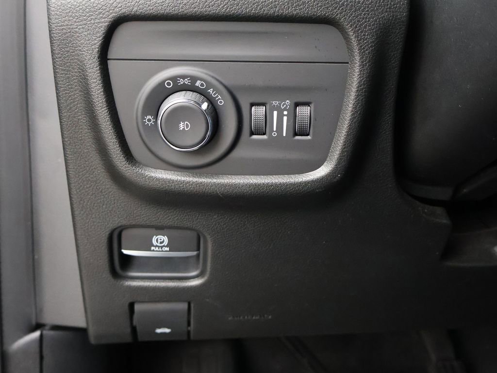 Used 2021 Jeep Grand Cherokee L Limited AWD/4WD image 41