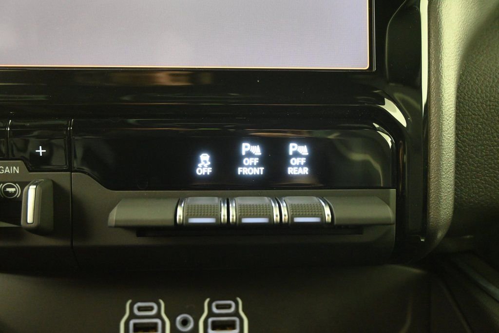 Used 2025 RAM 1500 Laramie image 30