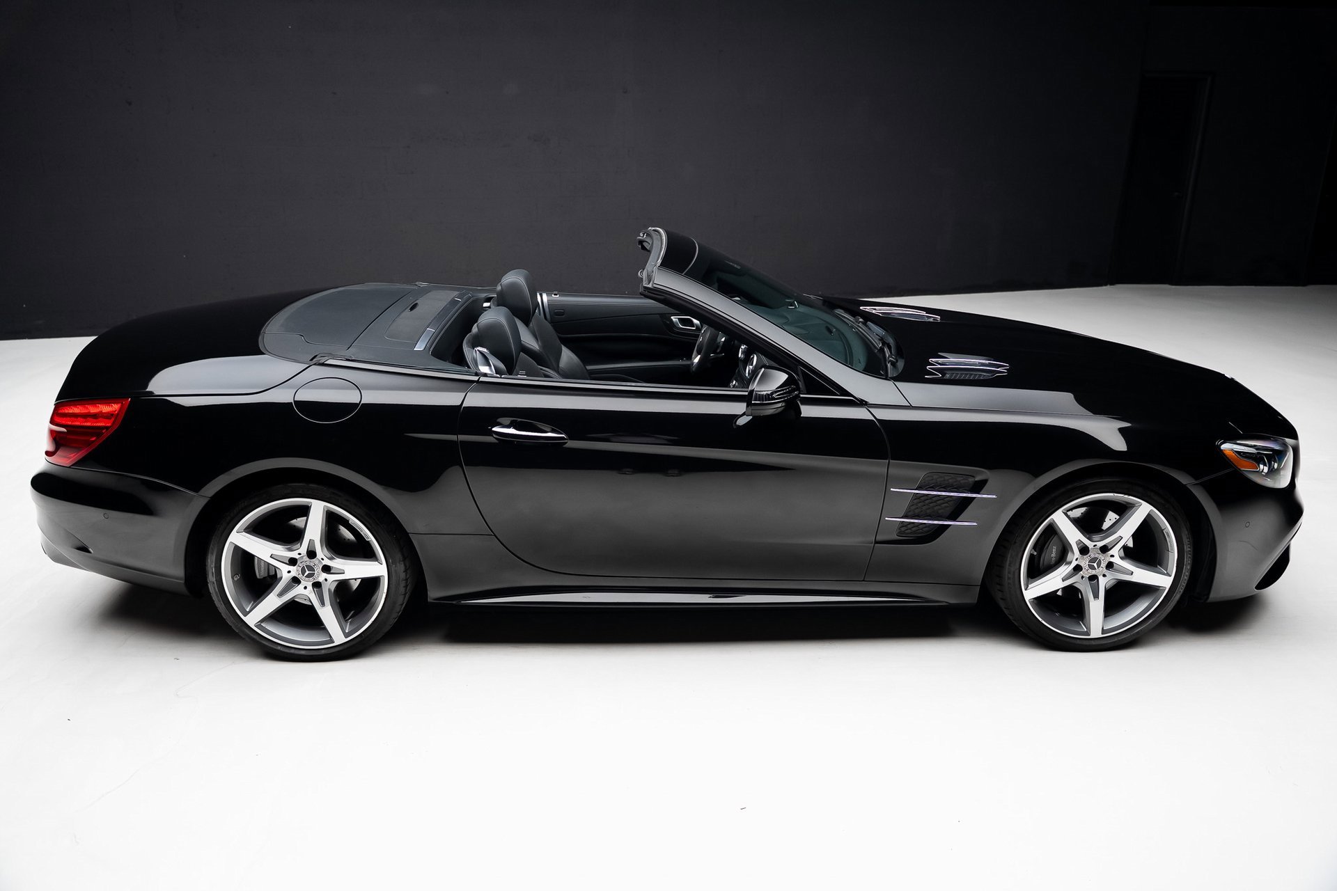 Used 2019 Mercedes-Benz SL 550 image 38