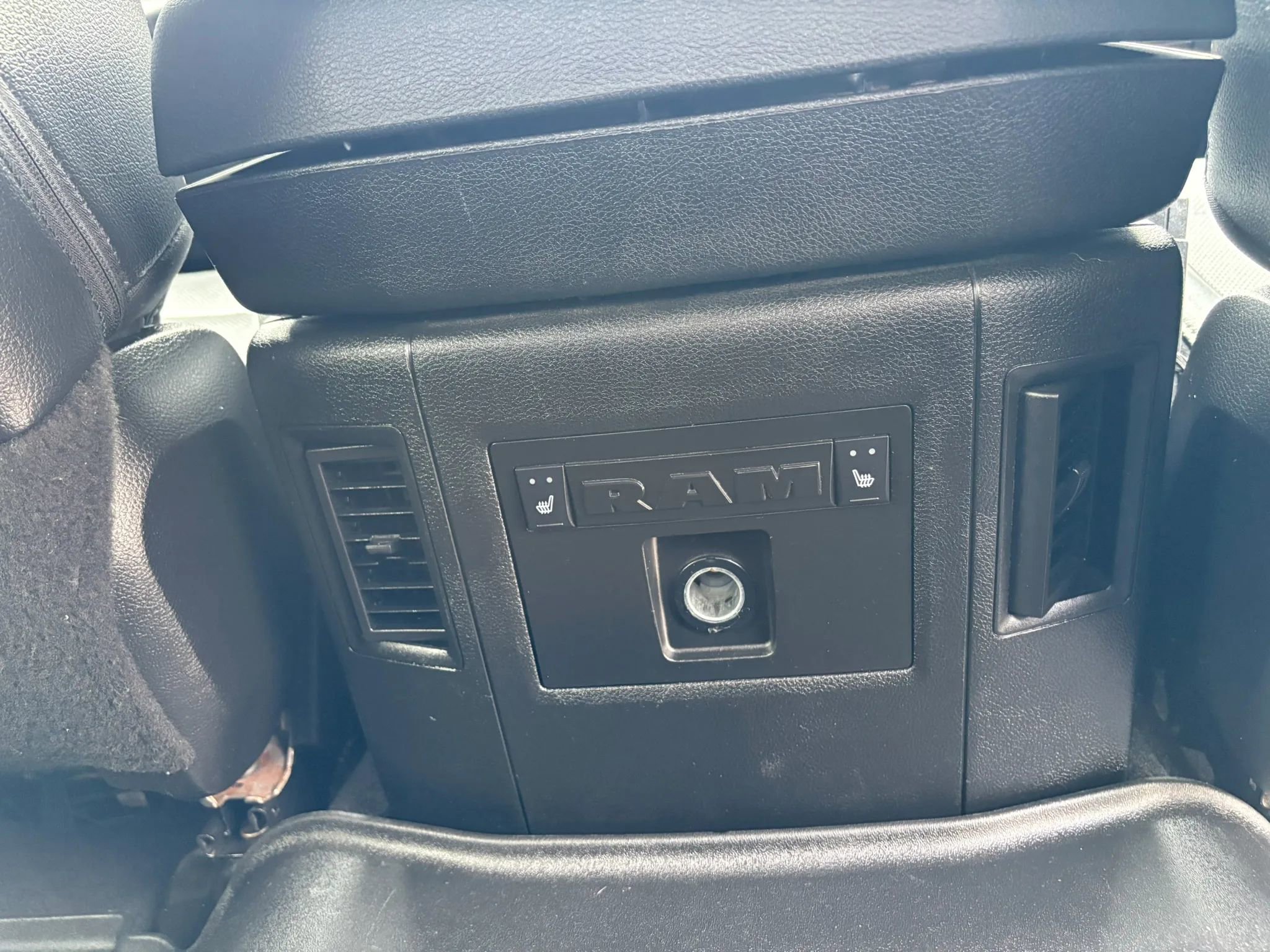 Used 2018 RAM 2500 Laramie w/ Sport Appearance Group AWD/4WD image 23