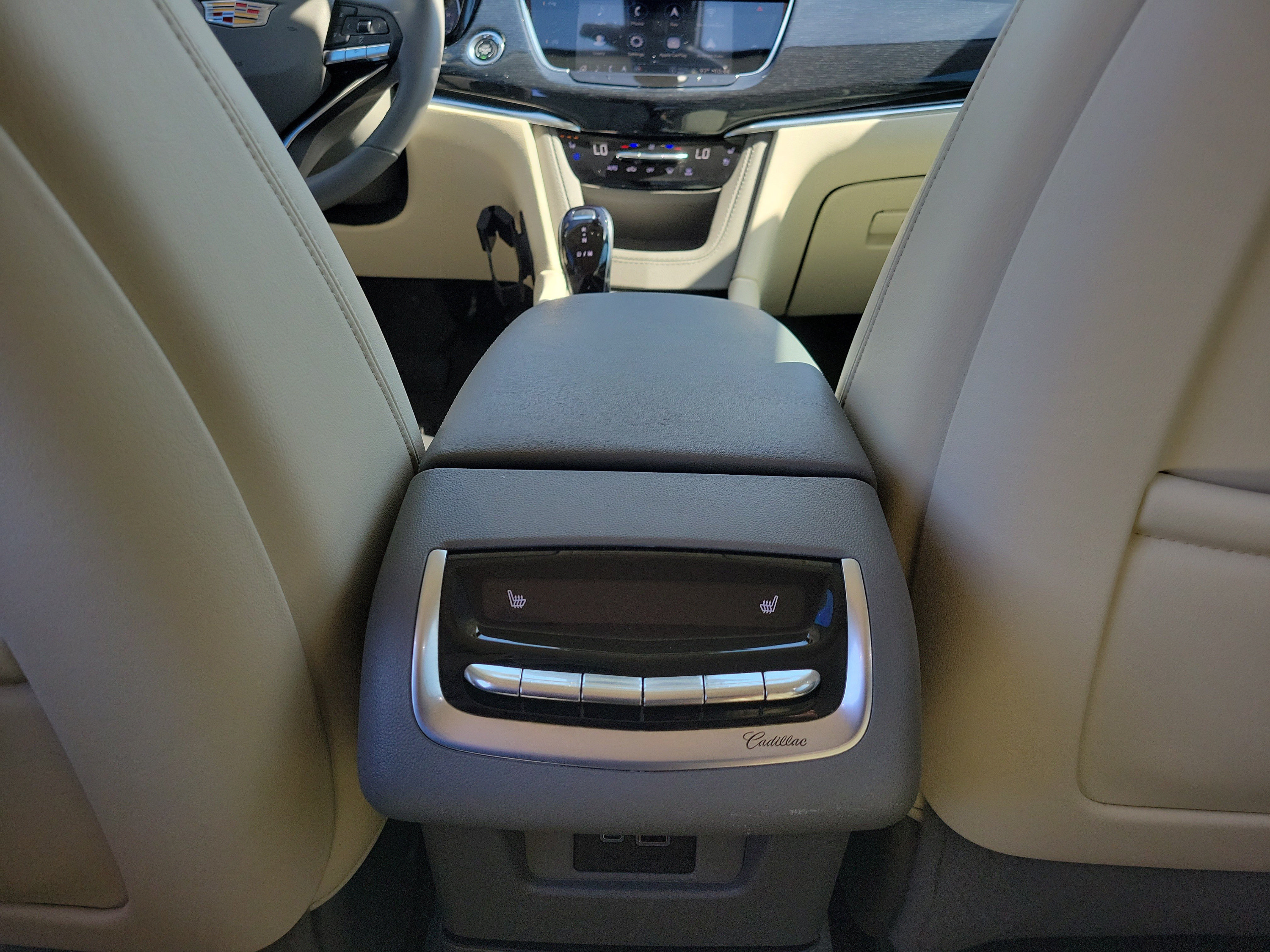 Used 2024 Cadillac XT6 Premium Luxury FWD image 11