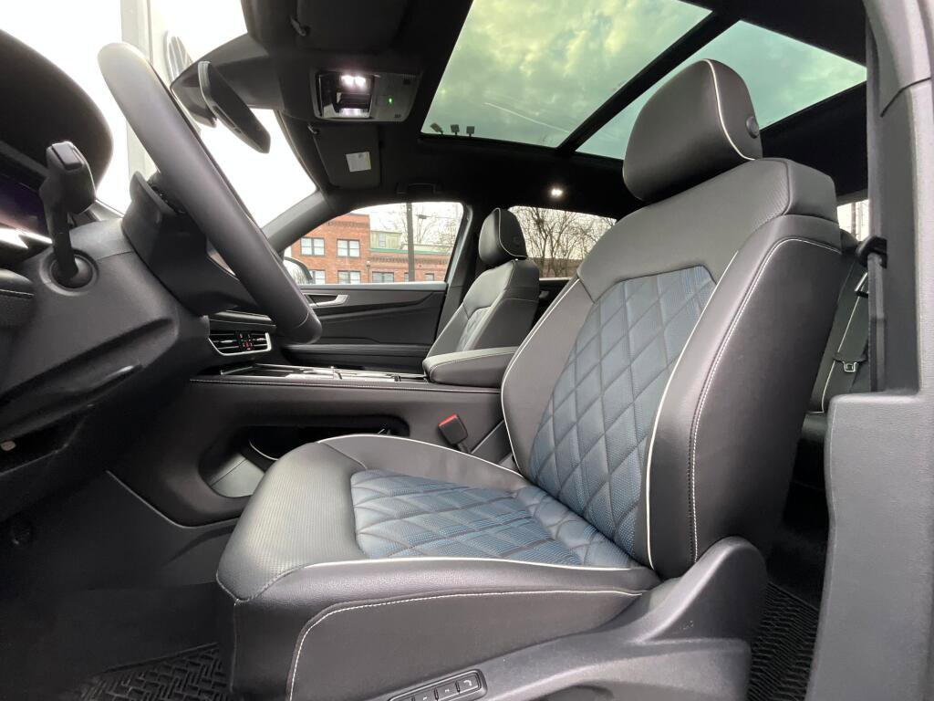 New 2026 Volkswagen Atlas Cross Sport SEL Premium R-Line image 11