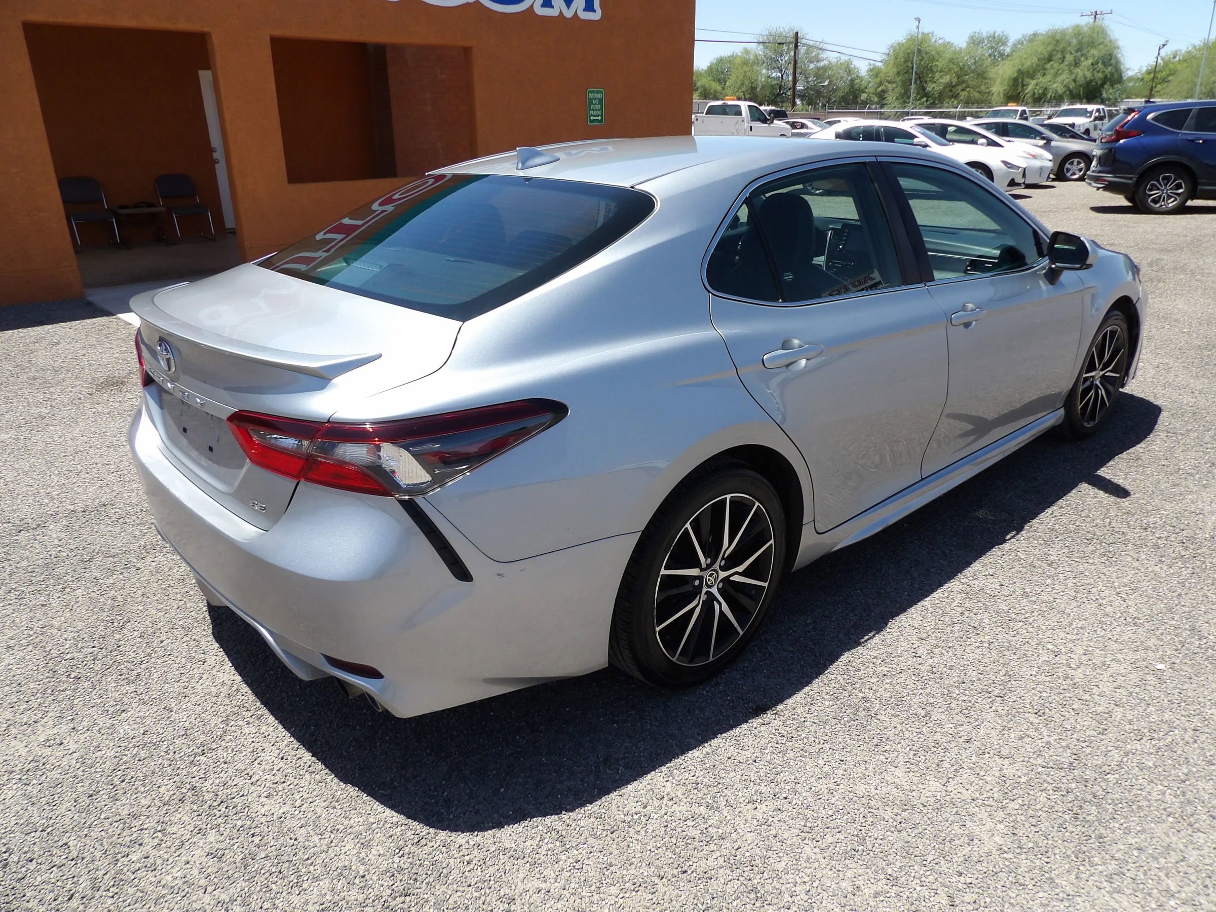 Used 2021 Toyota Camry SE FWD image 8