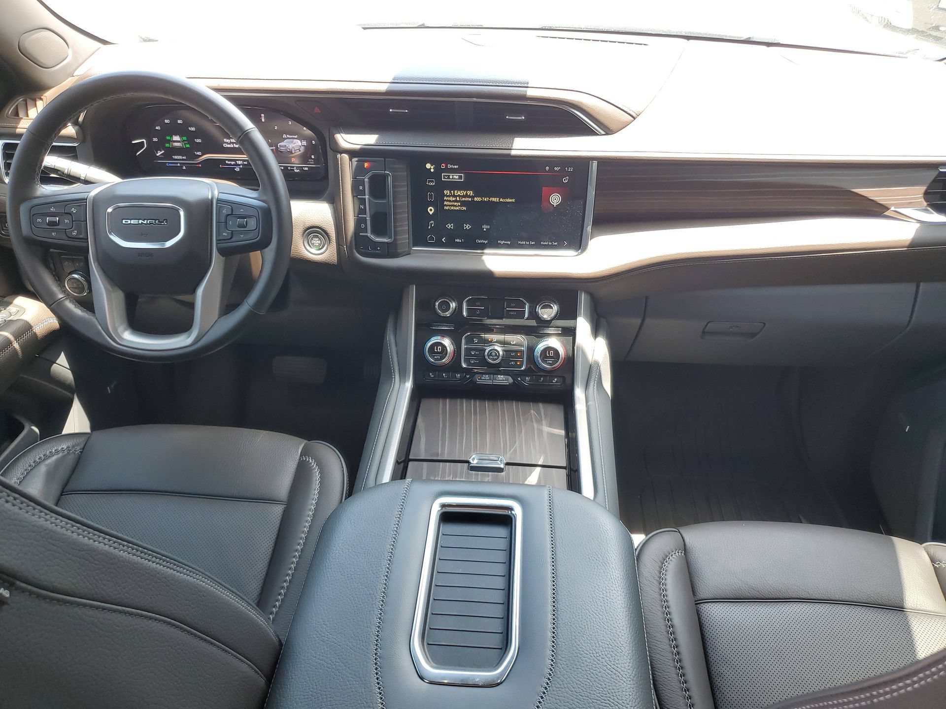 Used 2023 GMC Yukon Denali AWD/4WD image 15