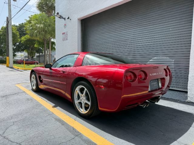 Used 2000 Chevrolet Corvette Coupe w/ Performance Handling Pkg RWD image 4