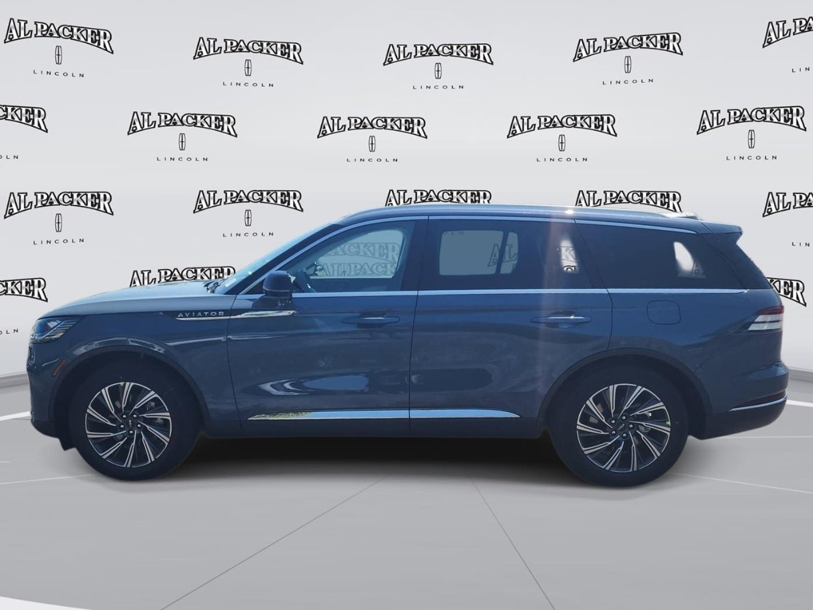 New 2026 Lincoln Aviator 2WD image 2