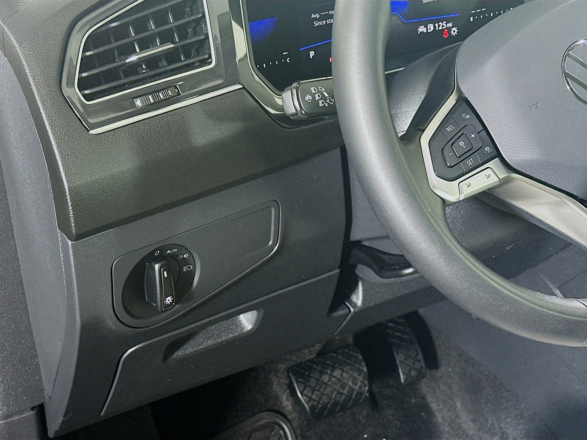 Used 2024 Volkswagen Tiguan S image 17