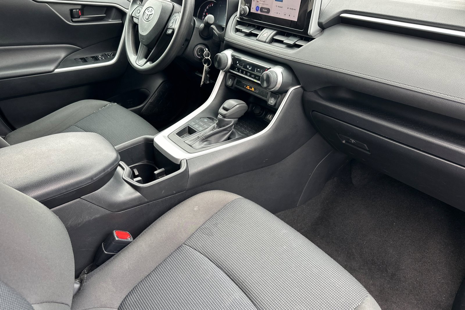 Used 2024 Toyota RAV4 LE image 16