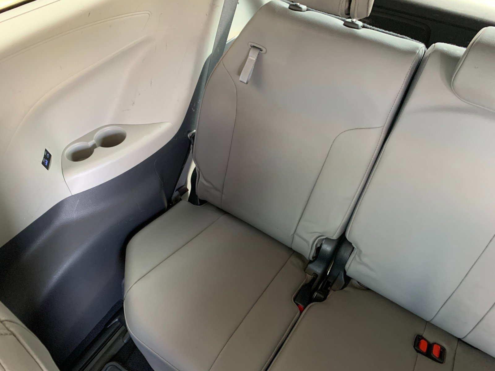 Used 2022 Toyota Sienna XLE AWD/4WD image 35