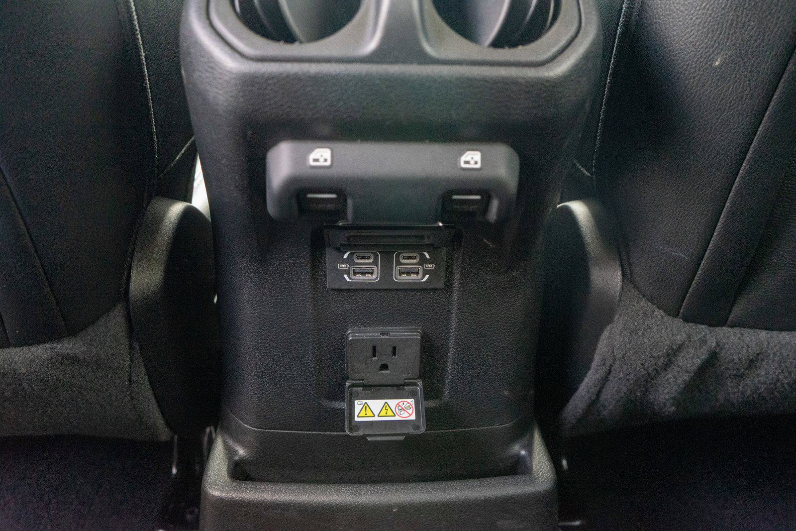 Used 2022 Jeep Wrangler Unlimited Sahara w/ LED Lighting Group AWD/4WD image 29
