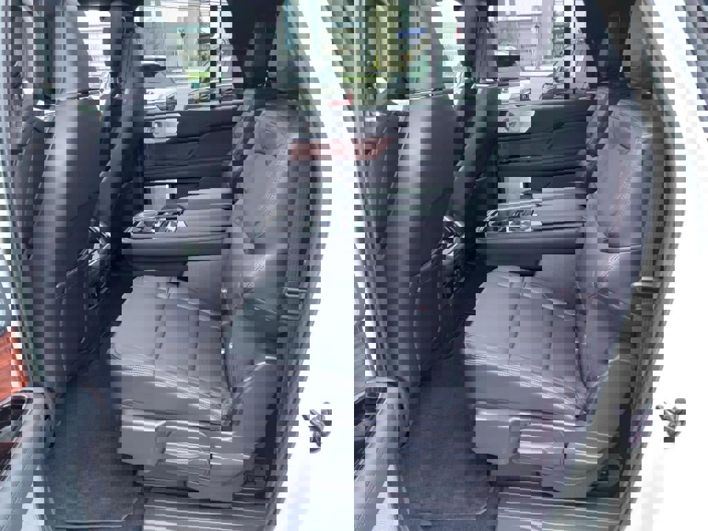 New 2023 Lincoln Navigator L Reserve image 35