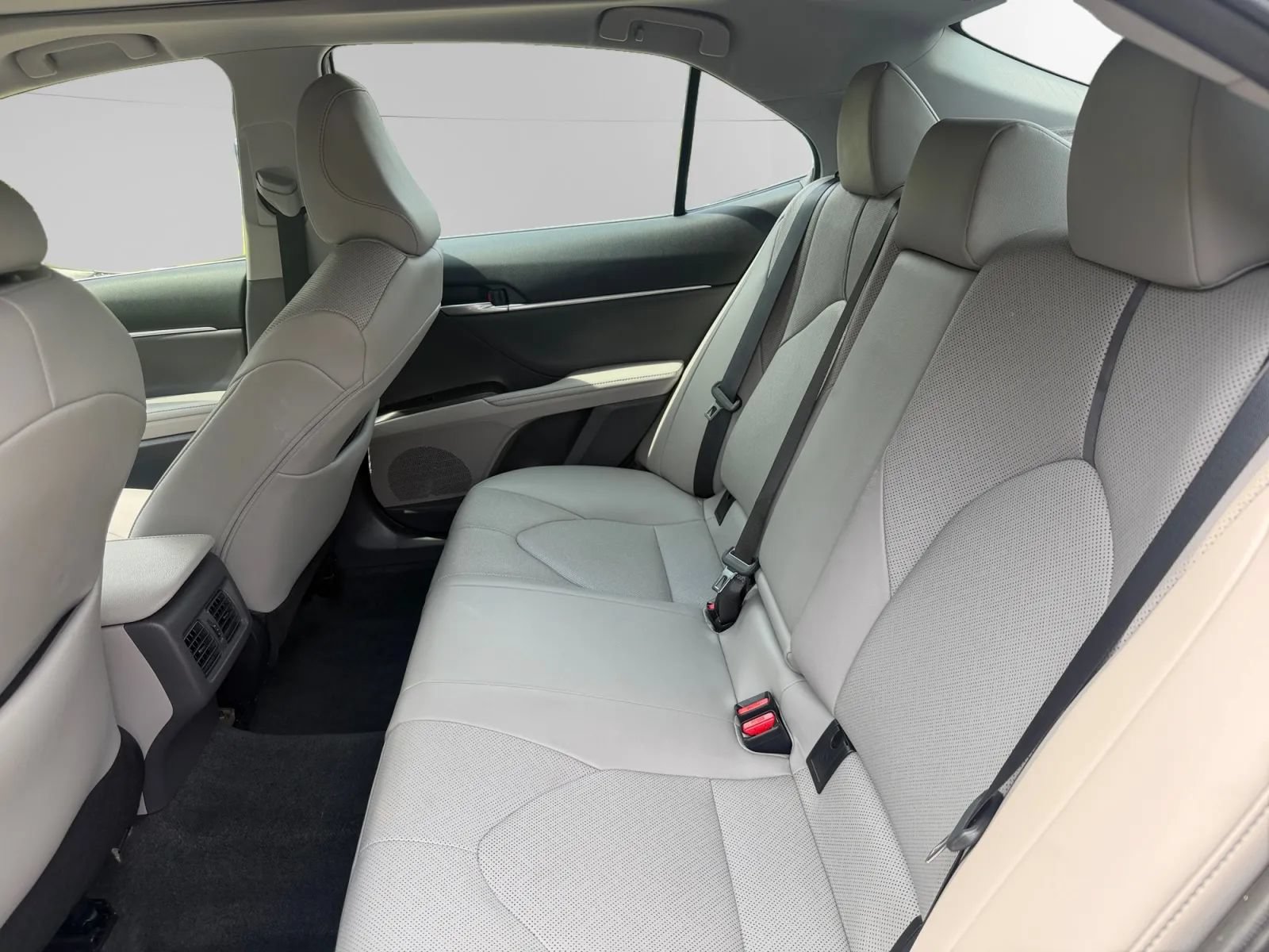 Used 2023 Toyota Camry XLE w/ Navigation Package FWD image 16