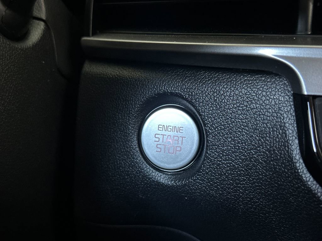 Used 2025 Kia Sorento S image 7