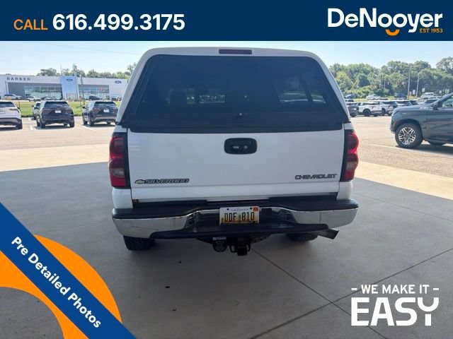 Used 2005 Chevrolet Silverado 2500 LT w/ Heavy-Duty Power Package AWD/4WD image 4