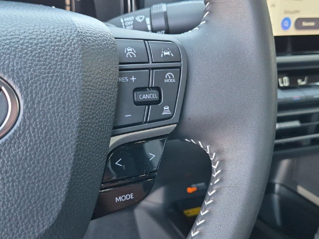 Used 2026 Toyota Camry SE FWD image 15