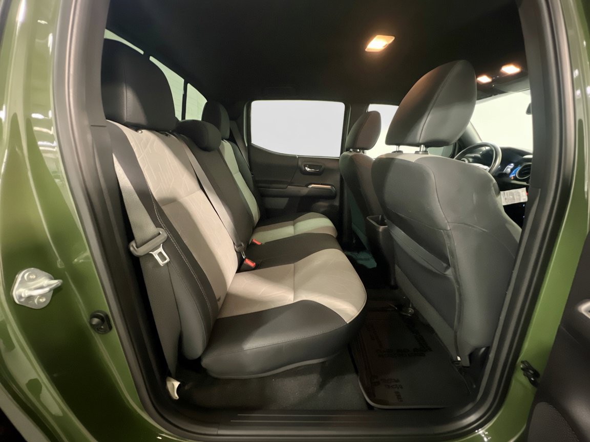 Used 2021 Toyota Tacoma TRD Sport w/ Technology Package RWD image 18