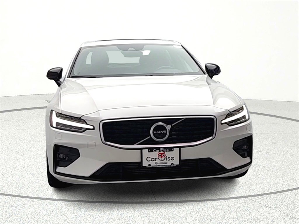 Used 2019 Volvo S60 T6 R-Design image 2