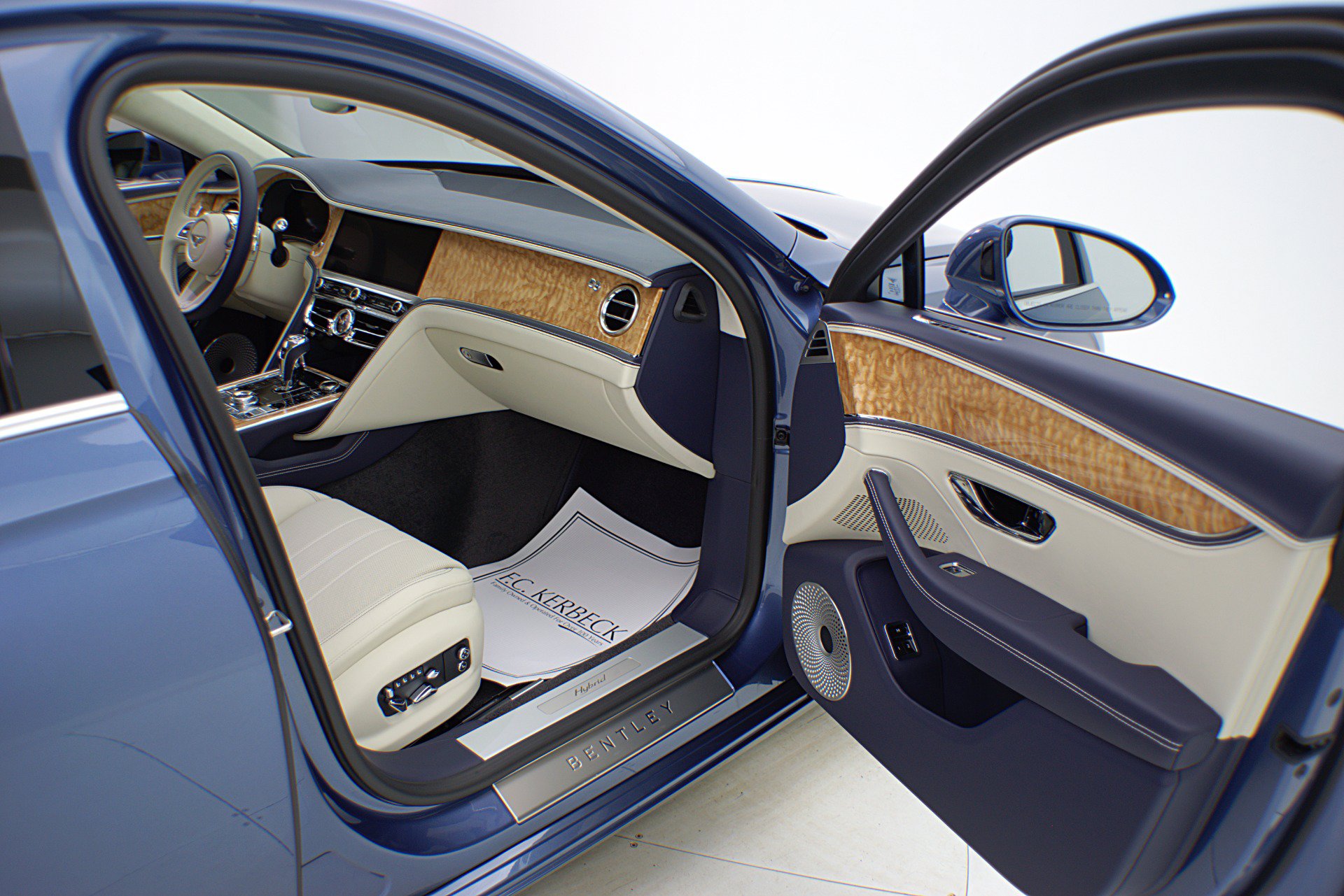 Certified 2022 Bentley Flying Spur Plug-In Hybrid AWD/4WD image 41