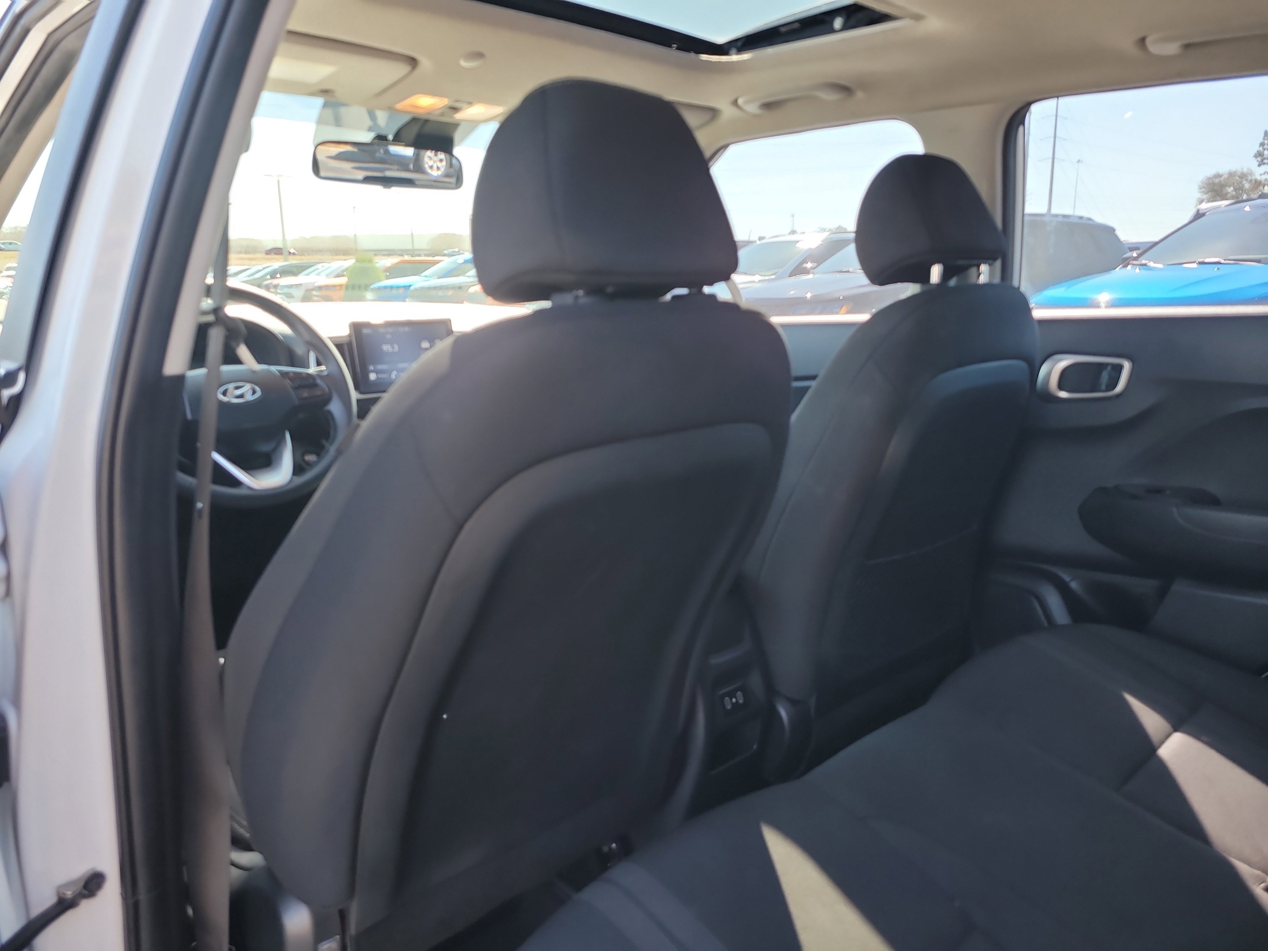 Used 2024 Hyundai Venue SEL image 12