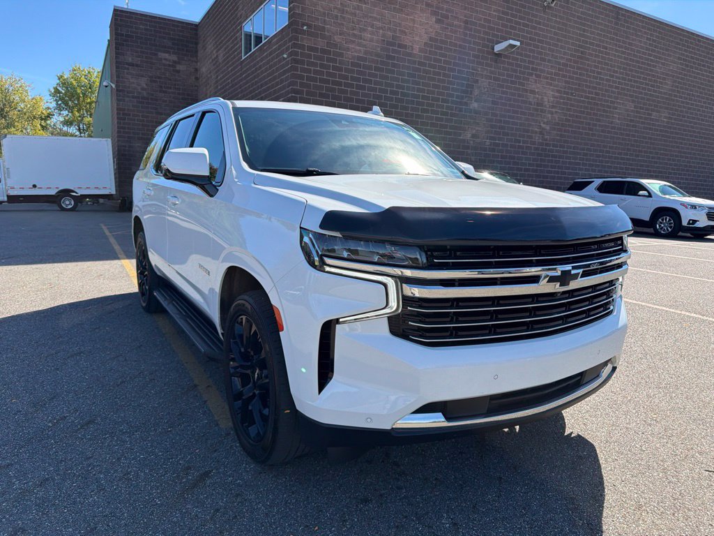 Used 2023 Chevrolet Tahoe LT w/ Luxury Package AWD/4WD image 2