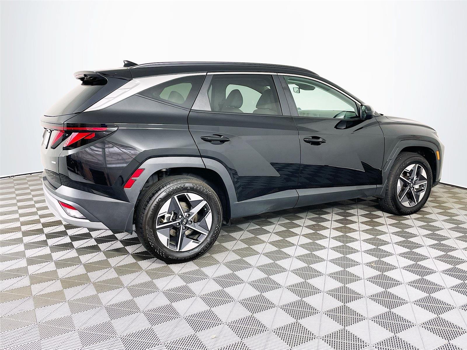 Certified 2025 Hyundai Tucson SEL AWD/4WD image 11