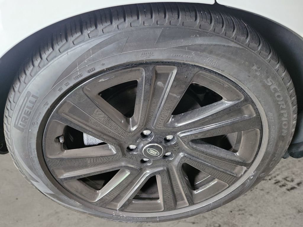 Used 2023 Land Rover Range Rover SE image 12