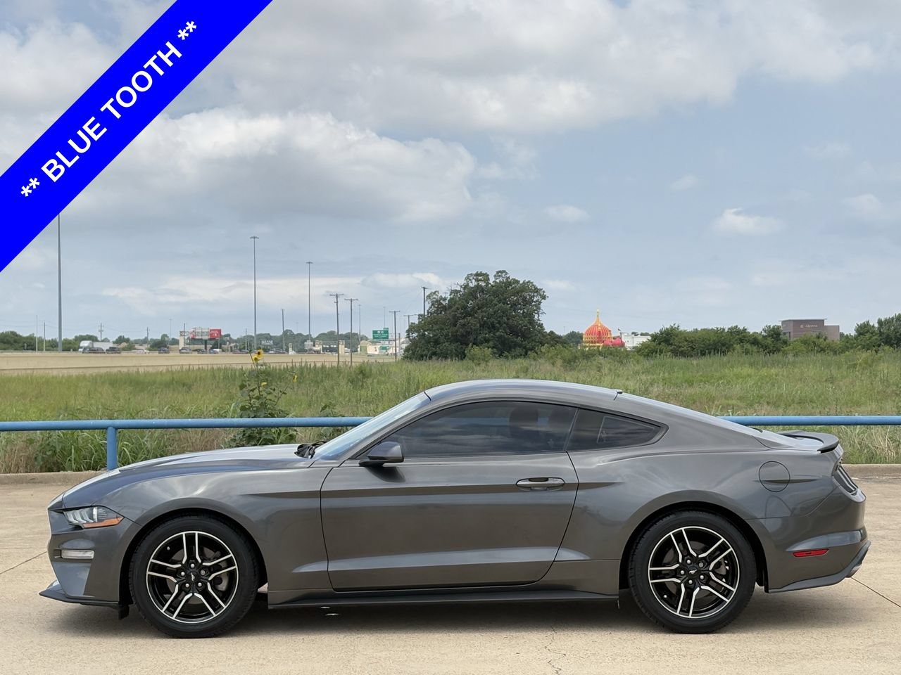 Used 2018 Ford Mustang Coupe RWD image 3