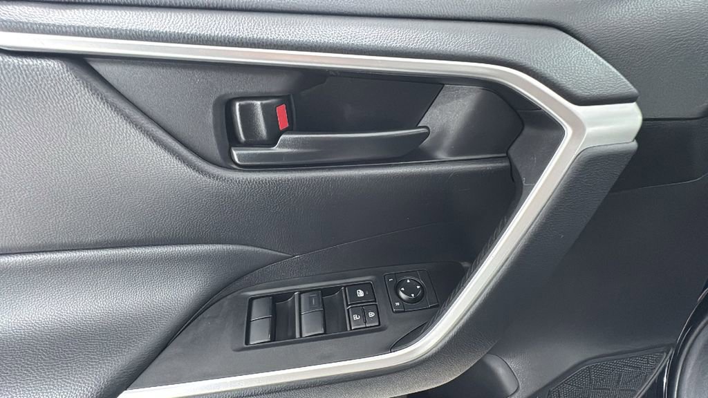 Used 2024 Toyota RAV4 LE image 19