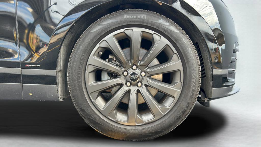 Used 2018 Land Rover Range Rover Velar R-Dynamic SE AWD/4WD image 35