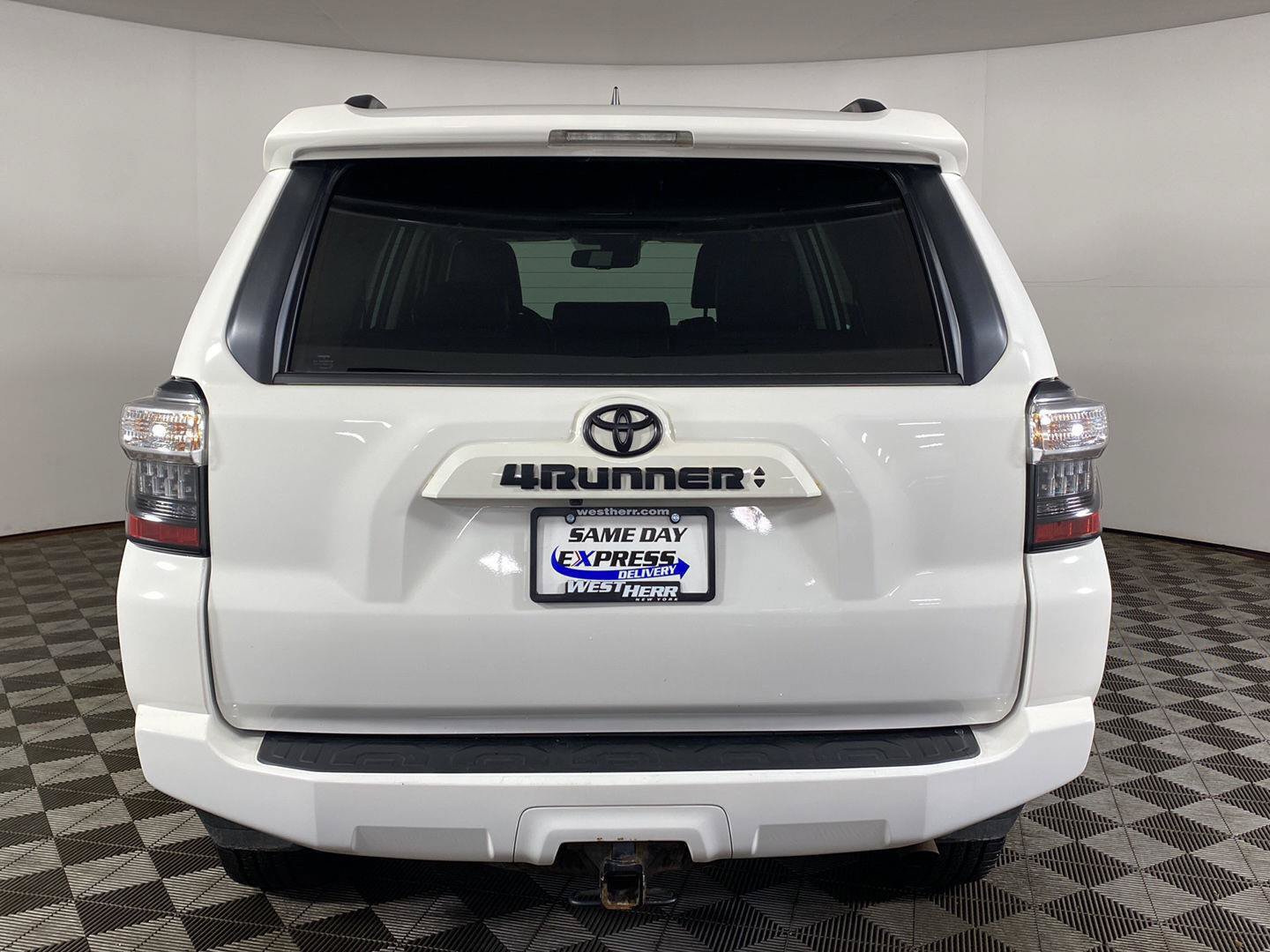 Used 2022 Toyota 4Runner SR5 Premium w/ Moonroof Package AWD/4WD image 25