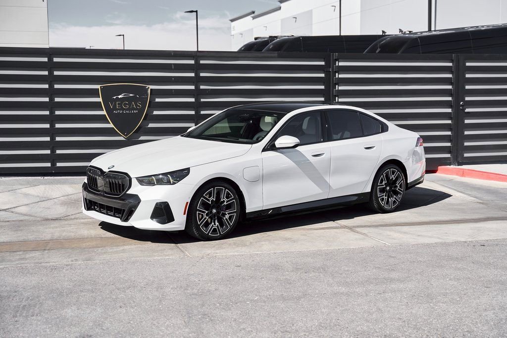 Used 2026 BMW 550e xDrive image 5