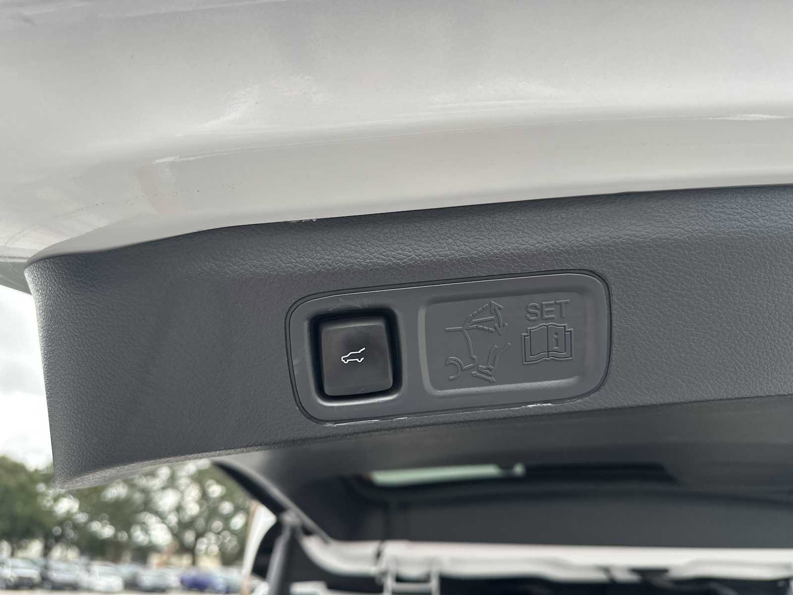 Used 2022 Ford Expedition Limited image 37