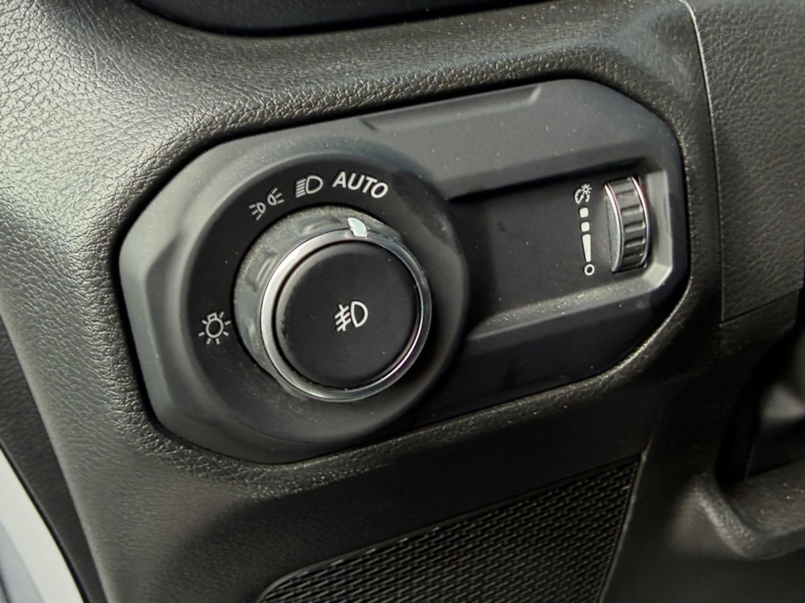 Used 2023 Jeep Wrangler Altitude image 21