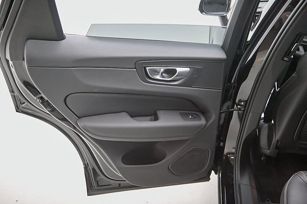 New 2026 Volvo XC60 B5 Ultra w/ Protection Package Premier image 18