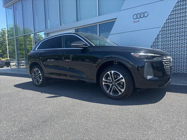 Used 2025 Audi Q5 Premium w/ Convenience Package AWD/4WD image 1