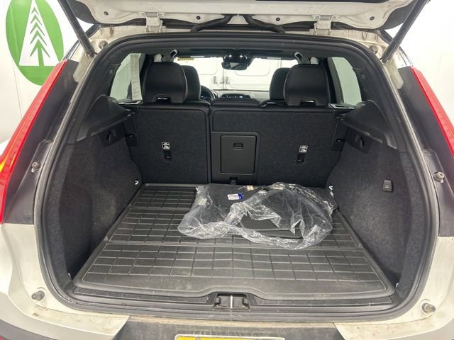 Used 2022 Volvo XC40 T5 R-Design w/ Advanced Package AWD/4WD image 25