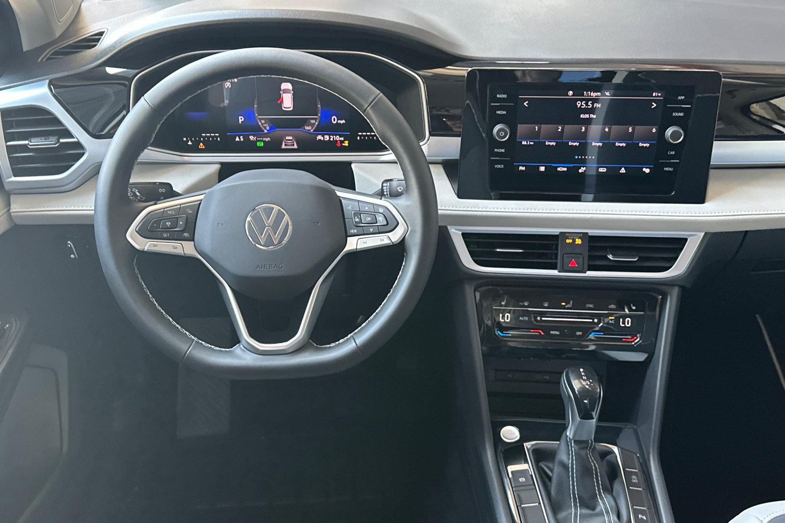 New 2026 Volkswagen Taos SE FWD image 12