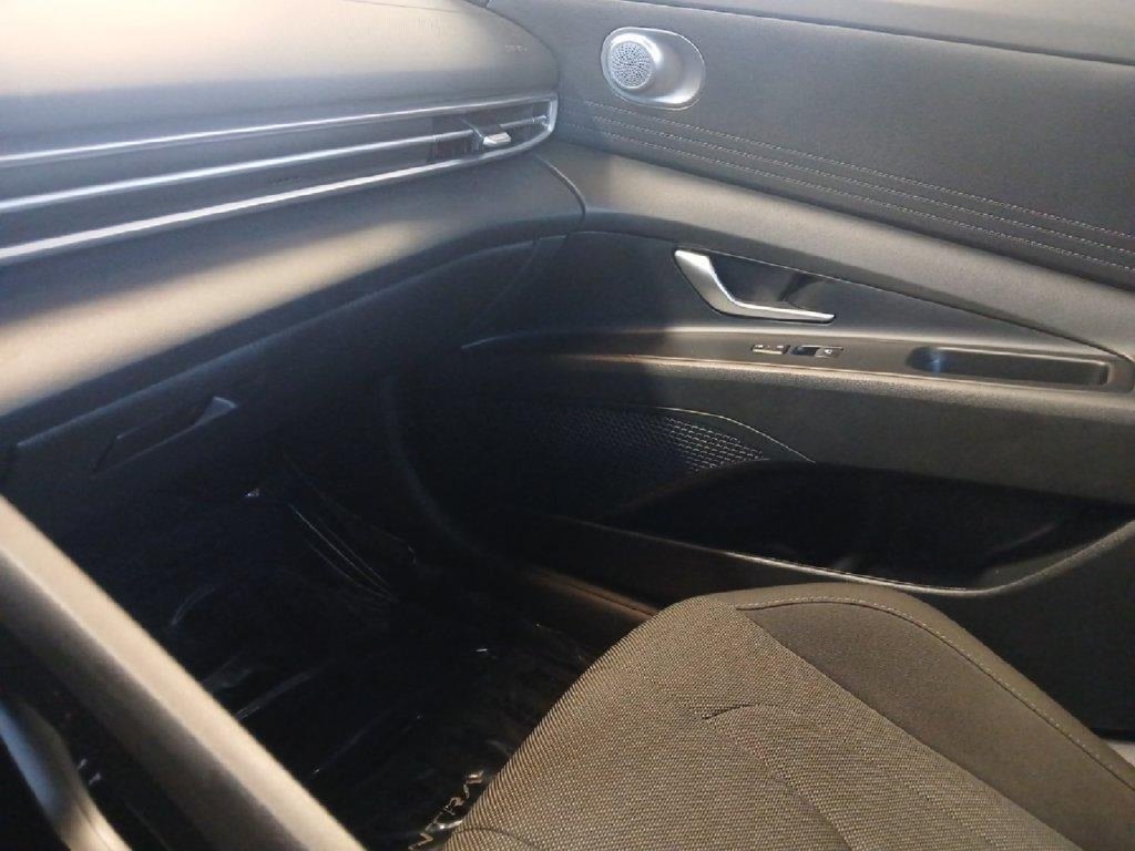 Used 2024 Hyundai Elantra SE FWD image 24