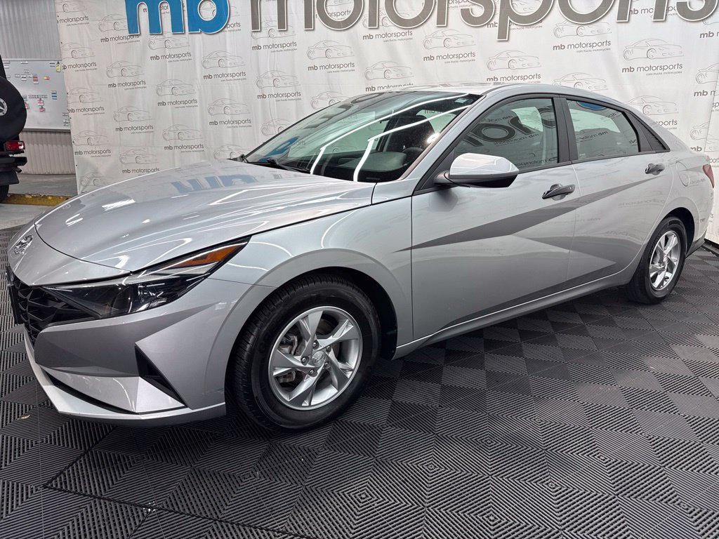 Used 2021 Hyundai Elantra SE FWD image 2
