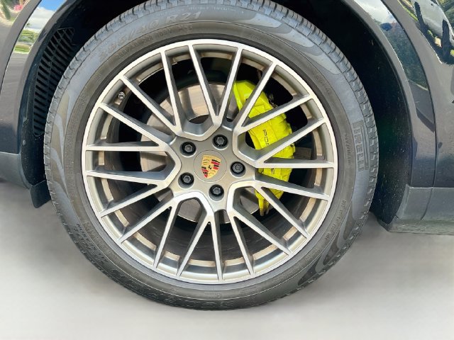 Certified 2023 Porsche Cayenne Platinum Edition AWD/4WD image 31