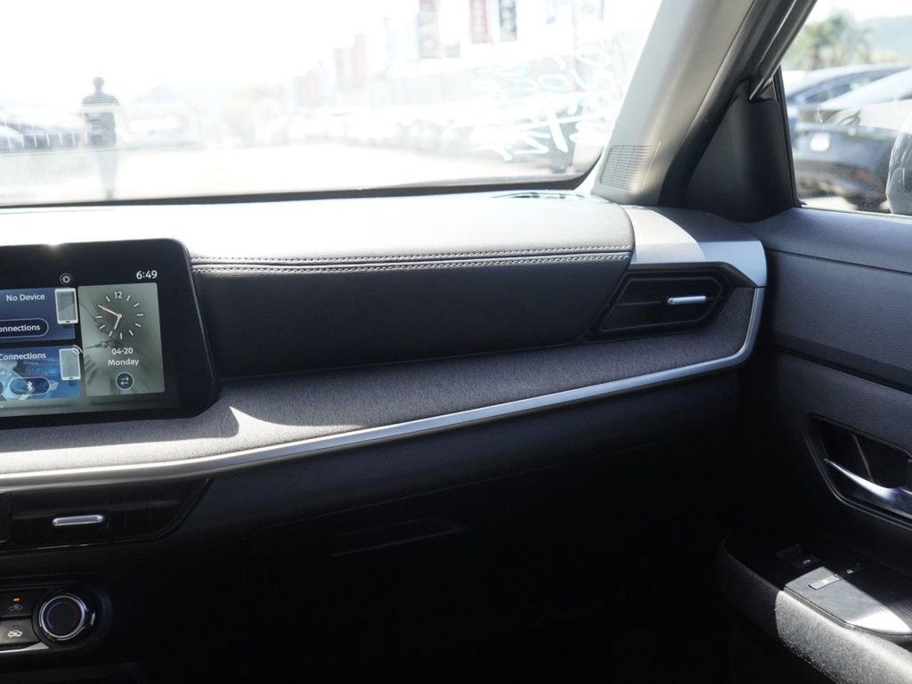 Used 2025 Nissan Kicks SV w/ Charging Package FWD image 20