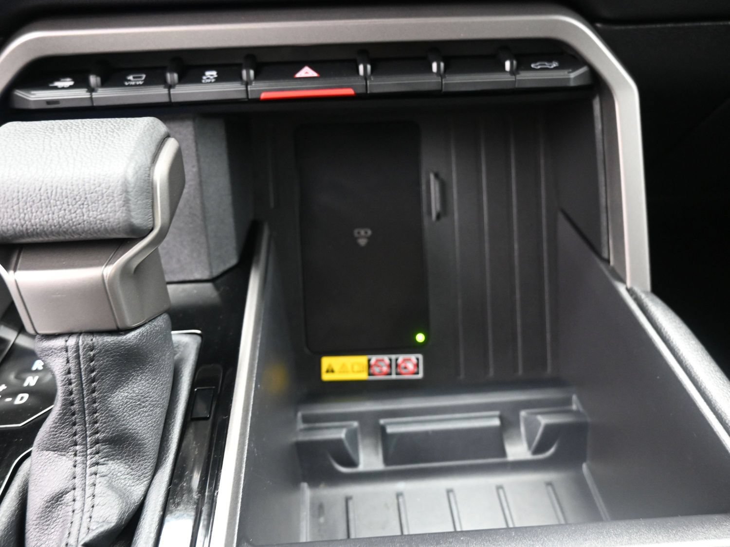 Used 2025 Toyota Tundra Limited AWD/4WD image 3