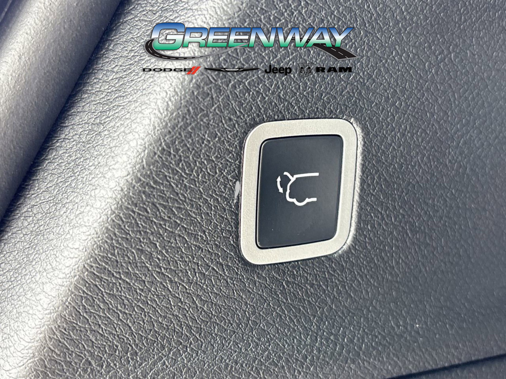 New 2026 Chrysler Pacifica Select w/ S Appearance Package image 9