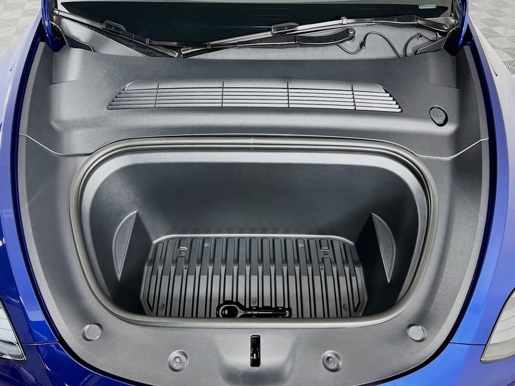 Used 2025 Tesla Model Y Long Range image 29