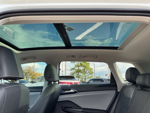 Certified 2024 Volkswagen Taos SE w/ Panoramic Sunroof Package AWD/4WD image 19