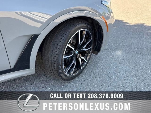Used 2021 BMW X7 xDrive40i w/ M Sport Package AWD/4WD image 11