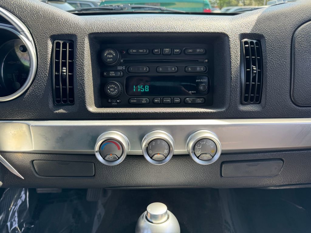 Used 2003 Chevrolet SSR w/ Preferred Equipment Group RWD image 24